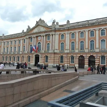 Capitole アパート *